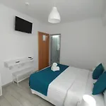 Pensión Residencial Tropicália Al Barra